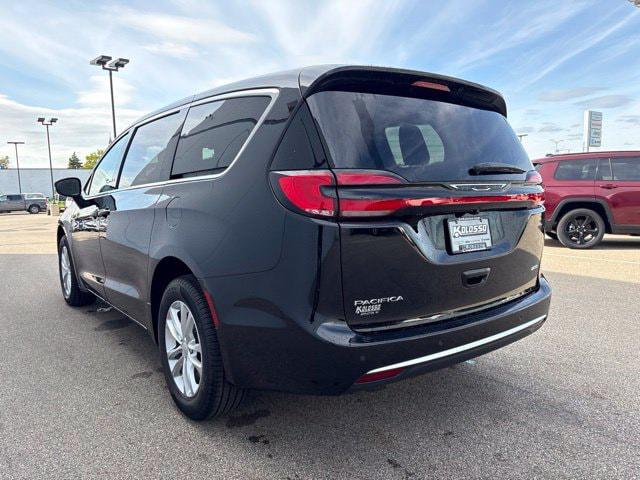 2027 Chrysler Pacifica Select AWD