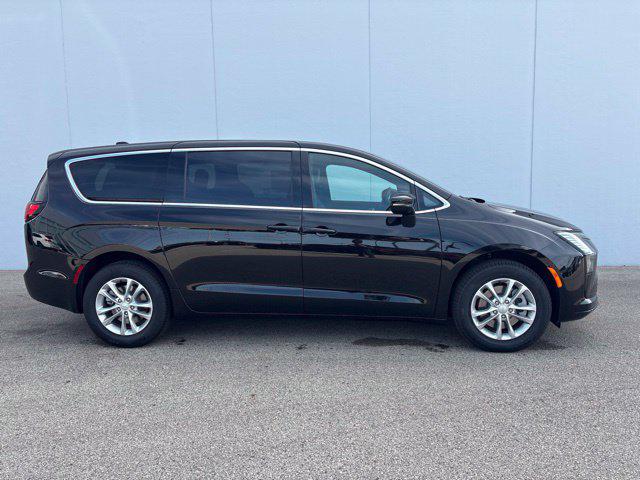2027 Chrysler Pacifica Select AWD