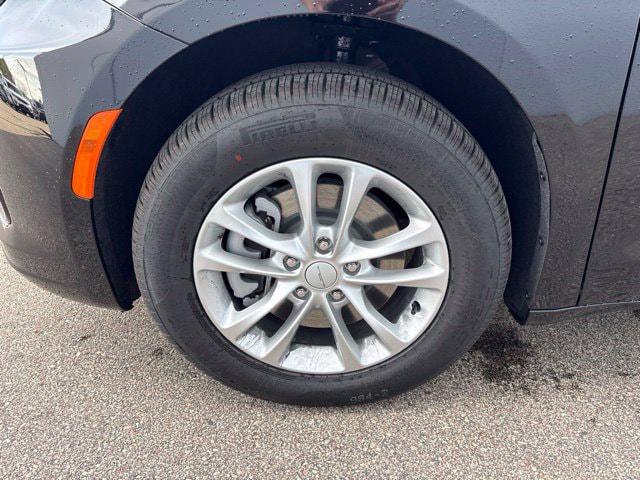 2027 Chrysler Pacifica Select AWD