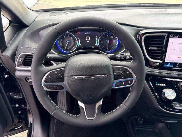 2027 Chrysler Pacifica Select AWD