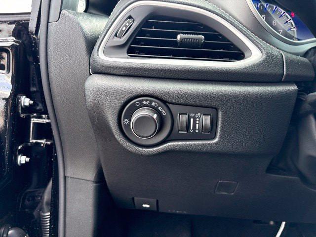 2027 Chrysler Pacifica Select AWD