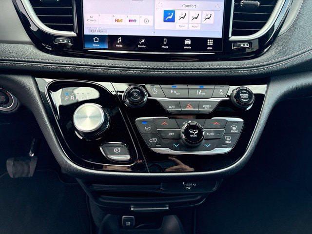 2027 Chrysler Pacifica Select AWD