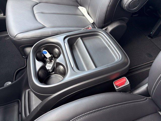 2027 Chrysler Pacifica Select AWD