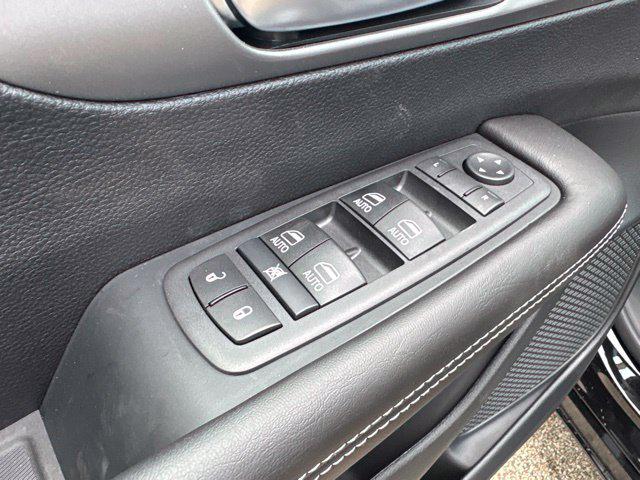 2027 Chrysler Pacifica Select AWD