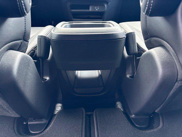 2027 Chrysler Pacifica Select AWD