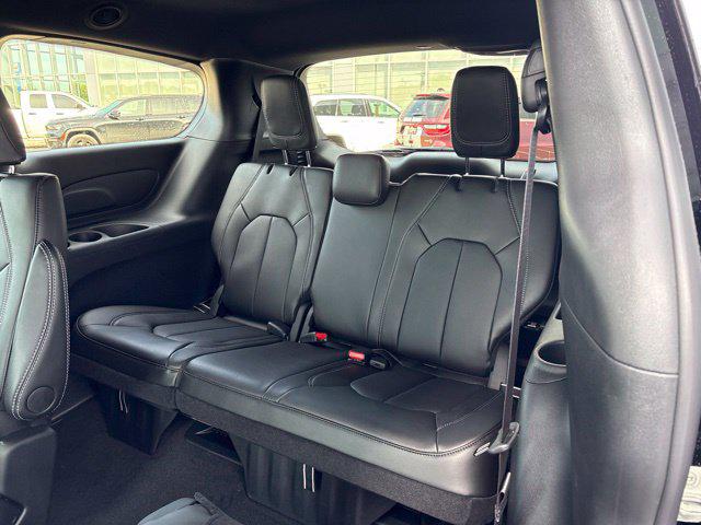 2027 Chrysler Pacifica Select AWD