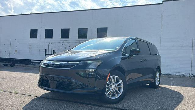 2027 Chrysler Pacifica Select for sale in Bloomfield Hills, MI