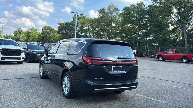 2027 Chrysler Pacifica PACIFICA SELECT