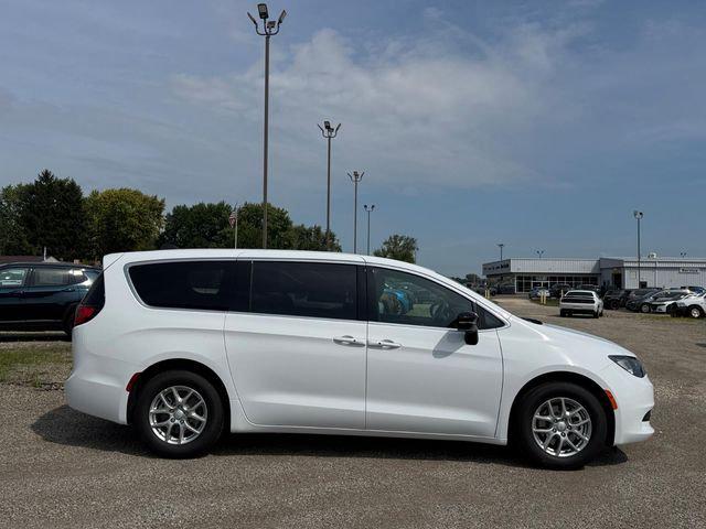 2027 Chrysler Pacifica PACIFICA LX 2027 Chrysler Pacifica PACIFICA LX