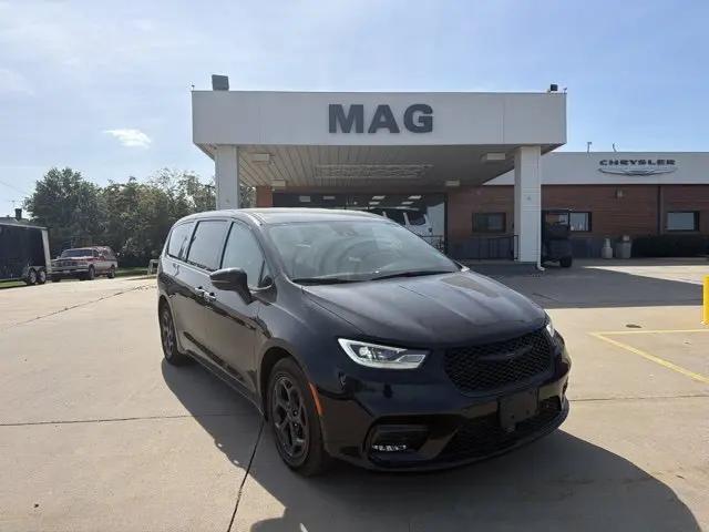 2022 Chrysler Pacifica Hybrid Touring L for sale in Chillicothe, MO