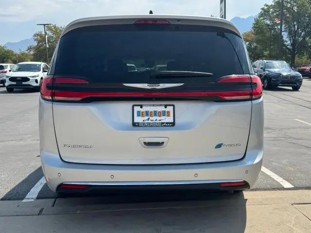 2024 Chrysler Pacifica Hybrid Select