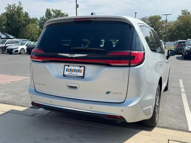 2024 Chrysler Pacifica Hybrid Select