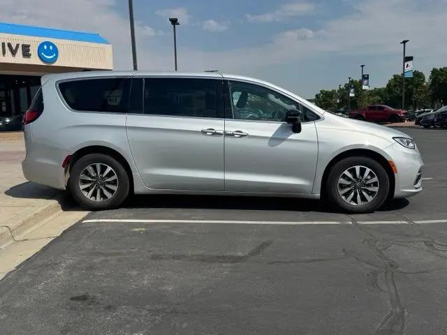 2024 Chrysler Pacifica Hybrid Select