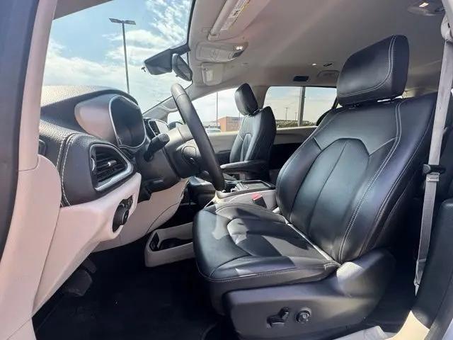 2024 Chrysler Pacifica Hybrid Select