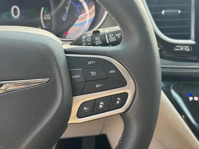 2024 Chrysler Pacifica Hybrid Select