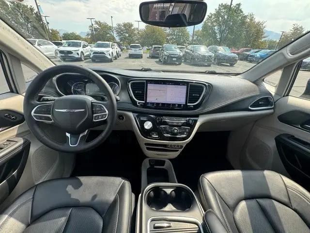 2024 Chrysler Pacifica Hybrid Select