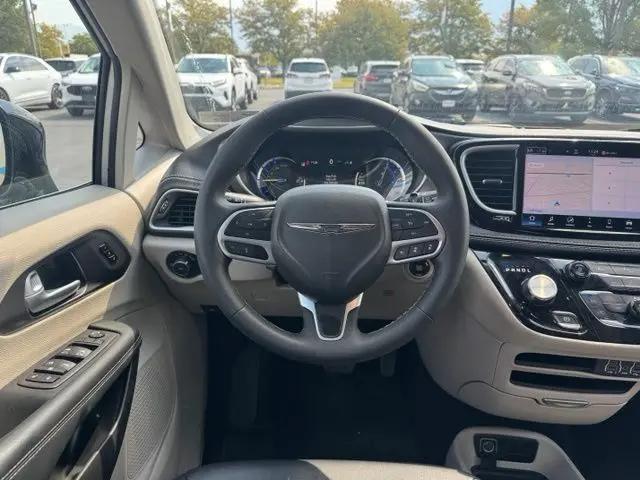 2024 Chrysler Pacifica Hybrid Select