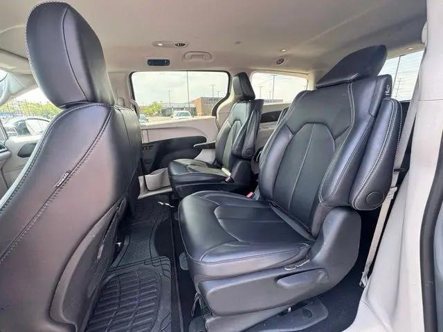 2024 Chrysler Pacifica Hybrid Select