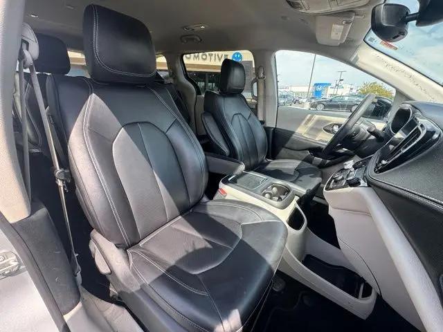 2024 Chrysler Pacifica Hybrid Select