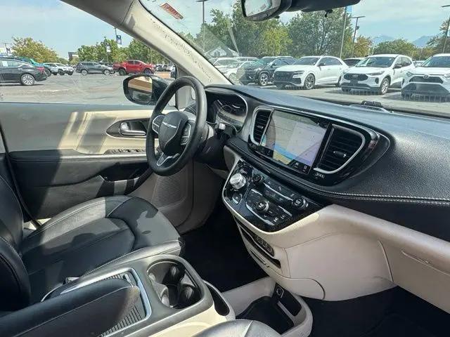 2024 Chrysler Pacifica Hybrid Select