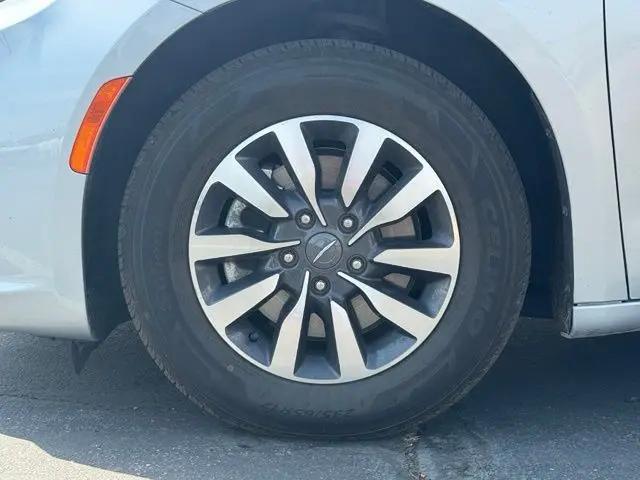 2024 Chrysler Pacifica Hybrid Select