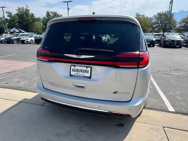 2024 Chrysler Pacifica Hybrid Select