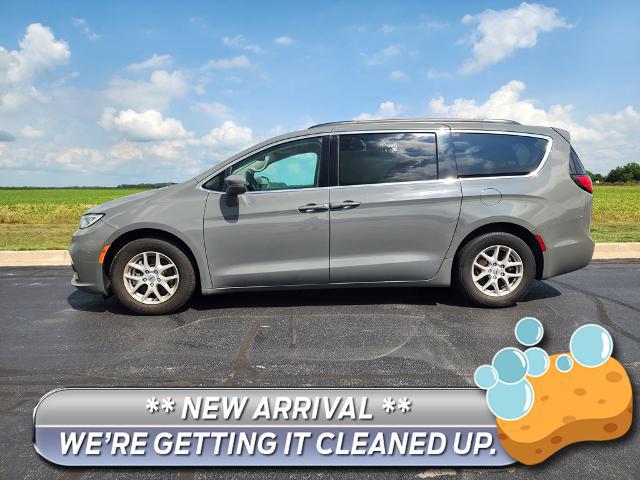 2022 Chrysler Pacifica Touring L for sale in Watseka, IL