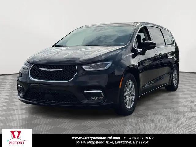 2024 Chrysler Pacifica Touring L for sale in Levittown, NY