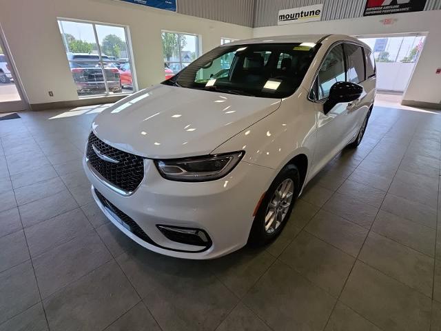 2024 Chrysler Pacifica Touring L for sale in Sterling Heights, MI