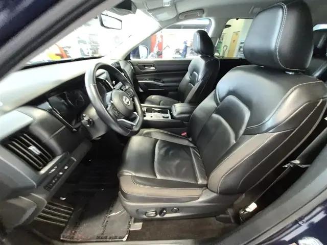 2025 Nissan Pathfinder SL 4WD