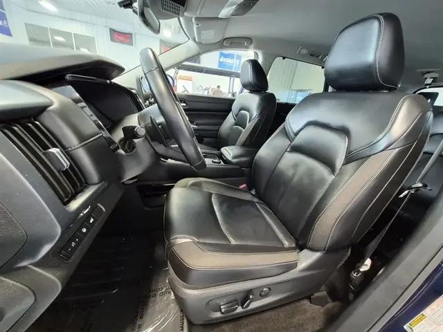 2025 Nissan Pathfinder SL 4WD
