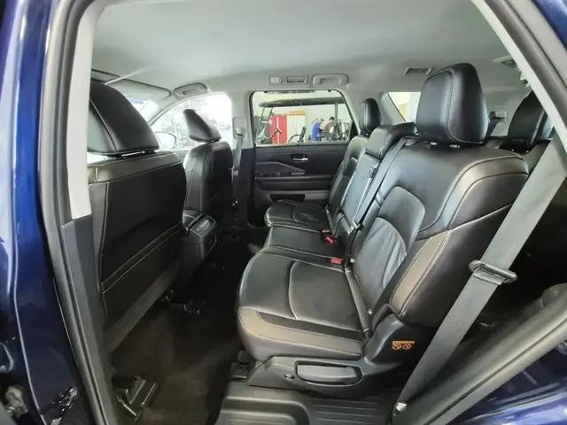 2025 Nissan Pathfinder SL 4WD