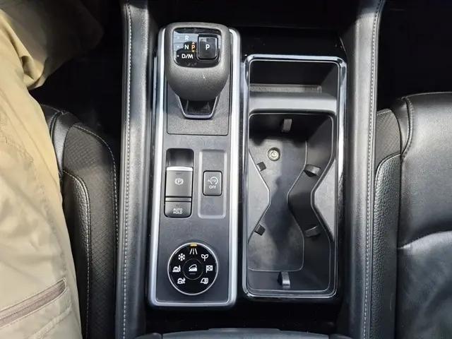 2025 Nissan Pathfinder SL 4WD