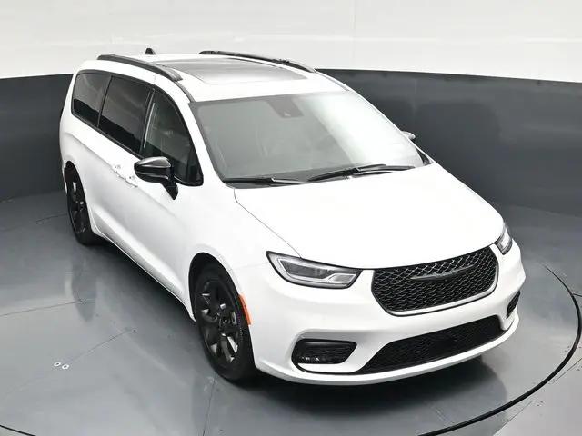 2025 Chrysler Pacifica Limited