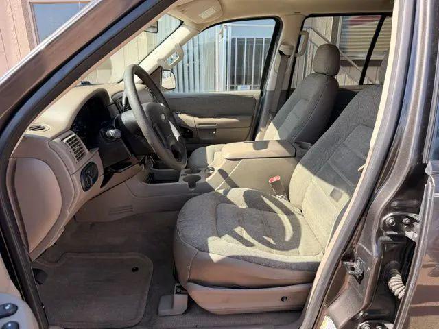 2005 Ford Explorer XLS
