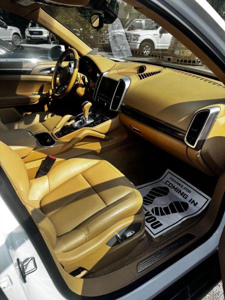 2016 Porsche Cayenne Base