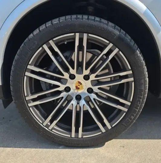 2017 Porsche Cayenne Platinum Edition