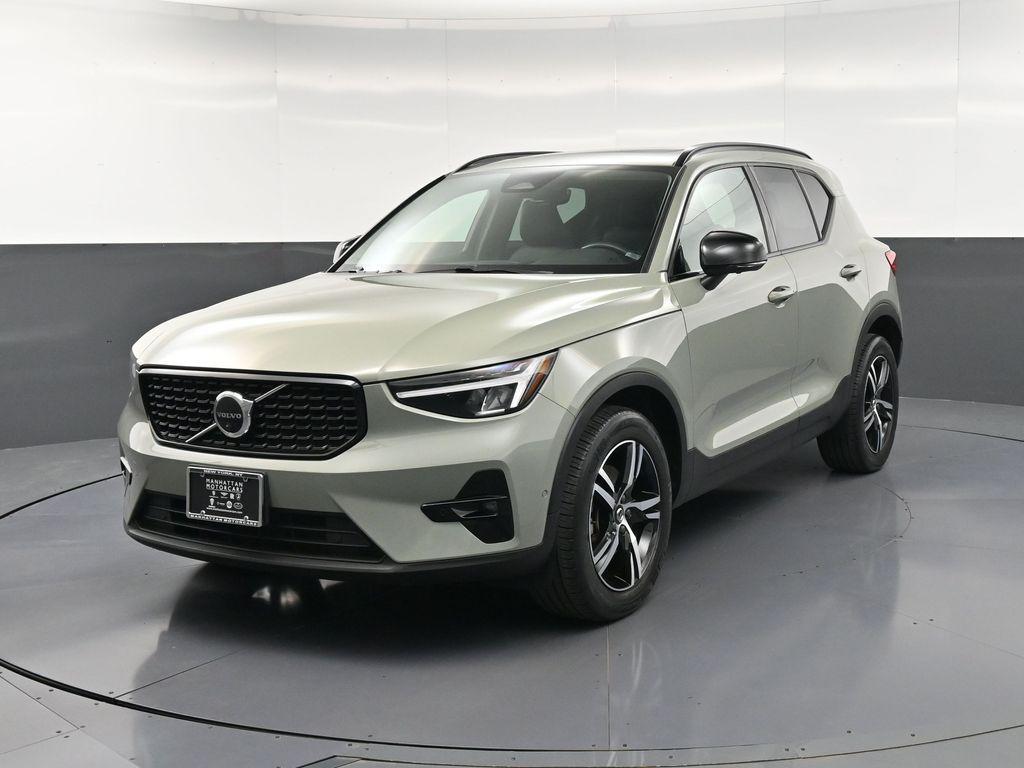 /2023 Volvo XC40