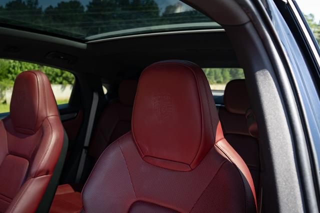 2023 Porsche Cayenne Platinum Edition