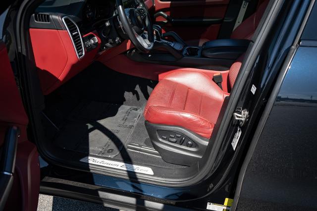 2023 Porsche Cayenne Platinum Edition