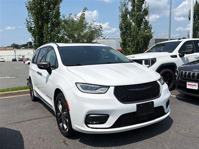 2024 Chrysler Pacifica Touring L for sale in Gaithersburg, MD