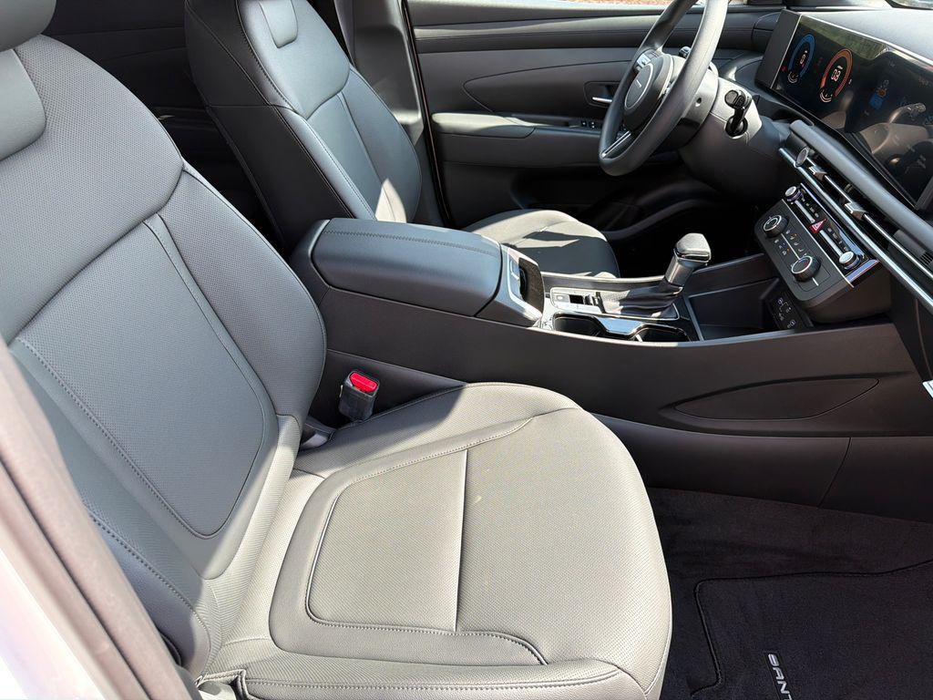 New 2027 White Hyundai SE FWD image 14