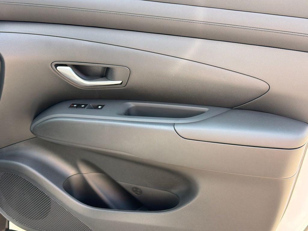 New 2027 White Hyundai SE FWD image 15