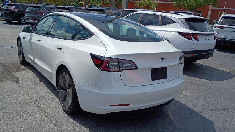 2021 Tesla Model 3 Standard Range Plus Rear-Wheel Drive