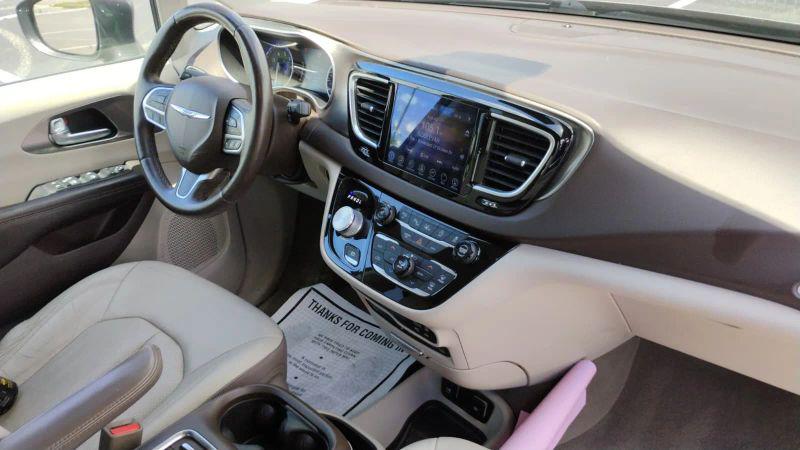 2017 Chrysler Pacifica Touring-L