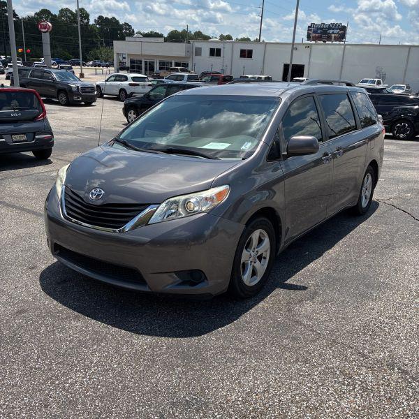 2014 Toyota Sienna LE V6 7 Passenger Mobility for sale in Guntersville, AL
