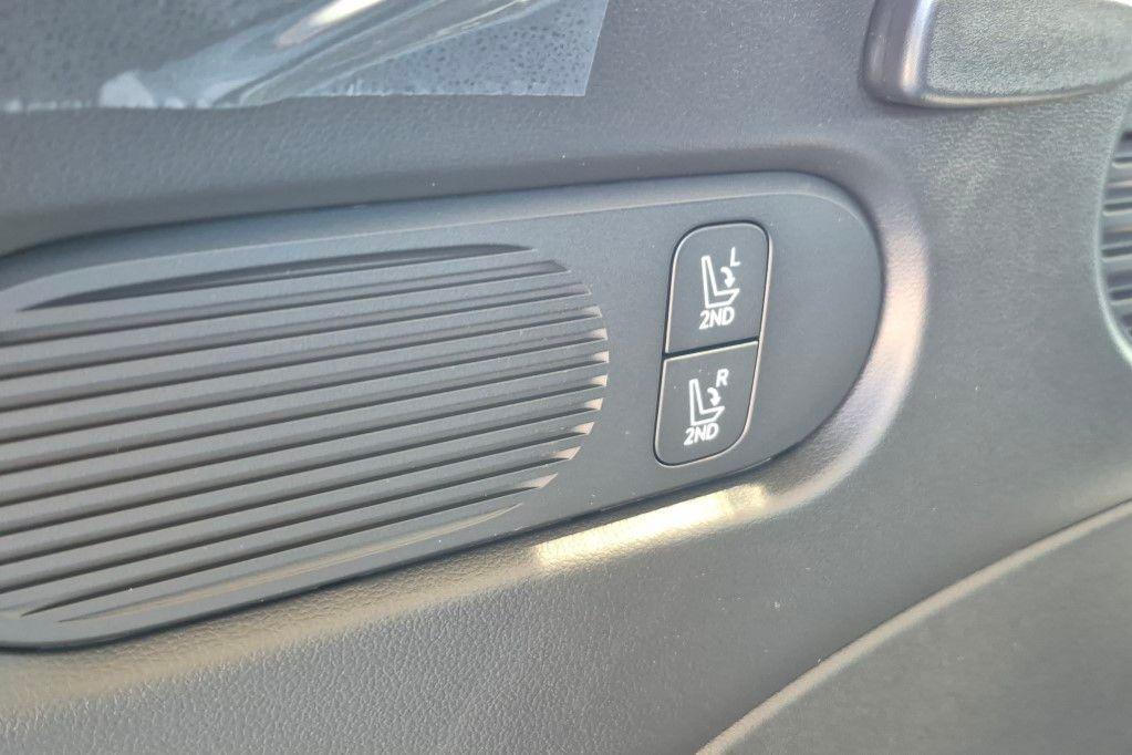 New 2027  Hyundai Blue SEL 8P image 9