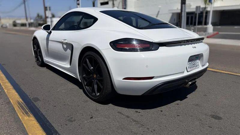 2017 Porsche 718 Cayman Base