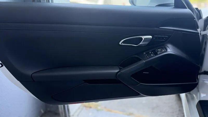 2017 Porsche 718 Cayman Base
