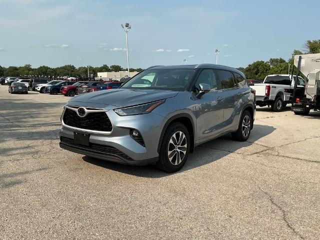 2023 Toyota Highlander XLE for sale in Shawnee, KS